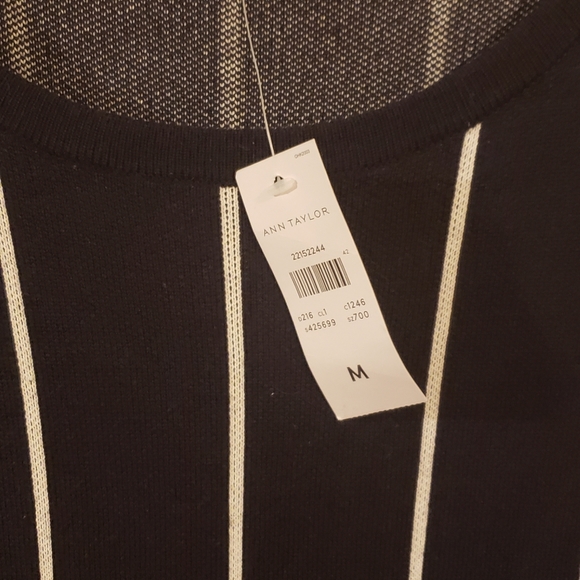 Ann Taylor Dresses & Skirts - Ann Taylor short sleeved dress